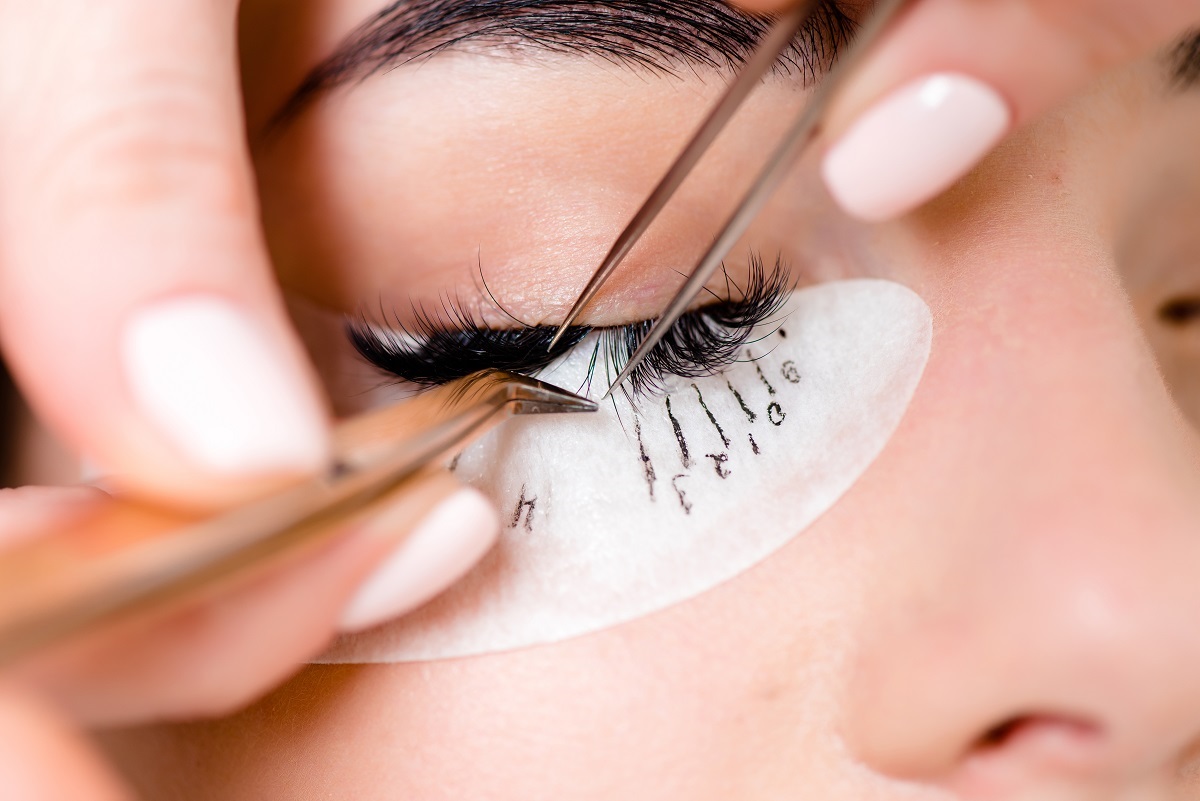 eyelash extensions in Dubai